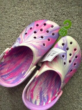 CROCS Tie-Dye Kids Clog in Pink, Purple, White